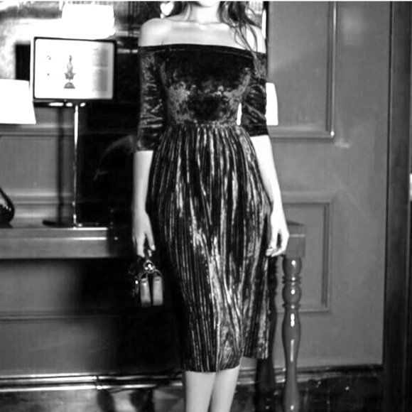 Dresses & Skirts - Velvet Holiday Dress